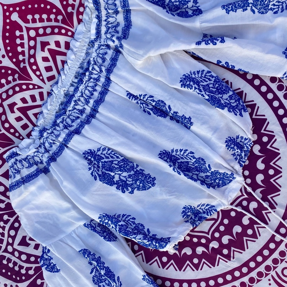 Gorgeous Blue & White Boutique Crop Top - Picture 4 of 5
